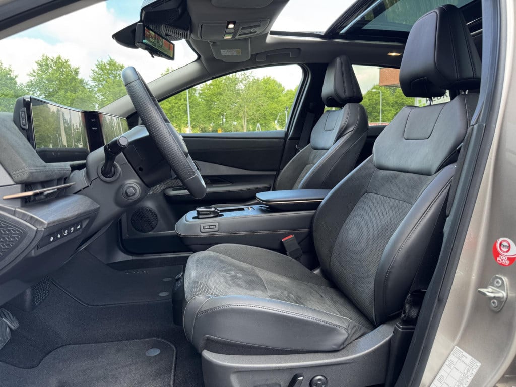 Nissan Ariya evolve 91 kwh nl-auto + 1e eigenaar! | panoramadak | stoelverw