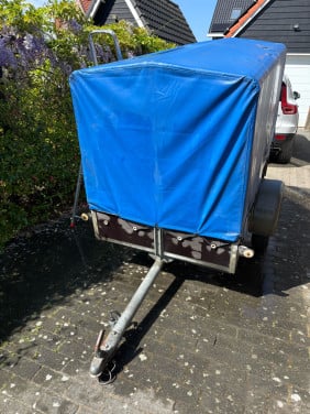 Mooie aanhanger met huif