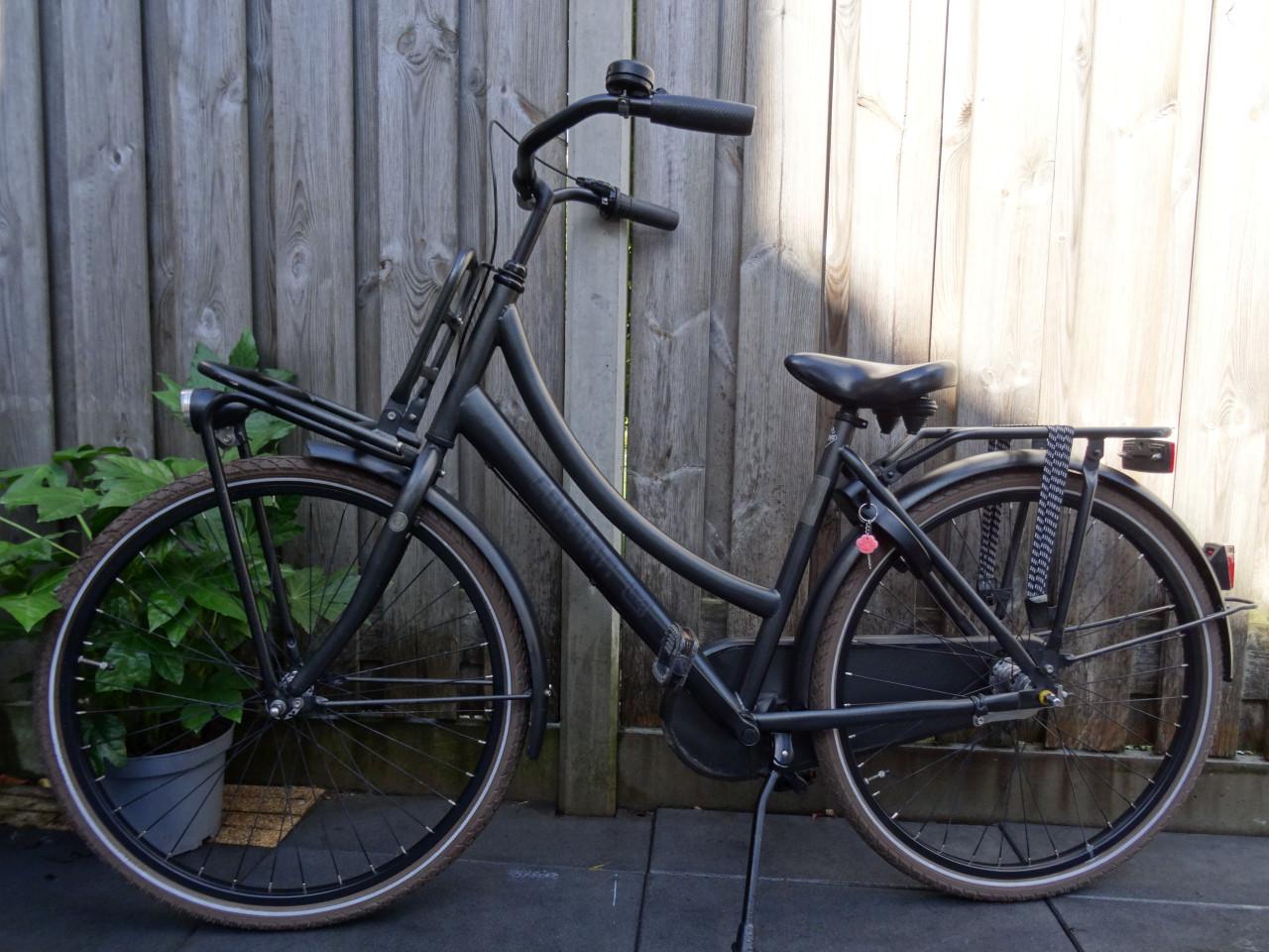 🚲 Cortina U4 Transport Meisjesfiets – 26 inch | Black Gold Matt