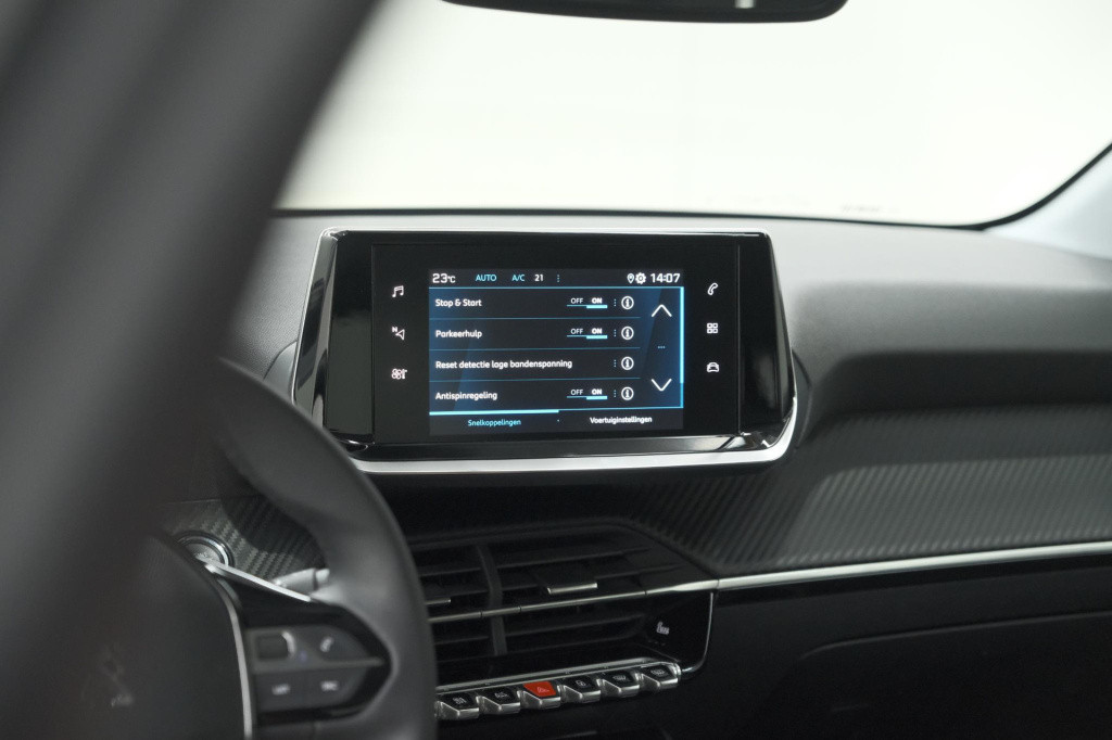 Peugeot 208 puretech 100 allure pack | camera | apple carplay | stoelverwar
