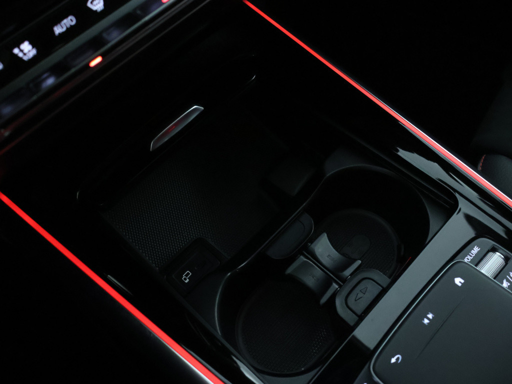 Mercedes-Benz Gla-klasse 180 business solution amg | sfeerverlichting | pan