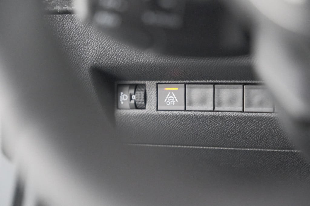 Peugeot 208 puretech 100 allure pack | camera | apple carplay | stoelverwar