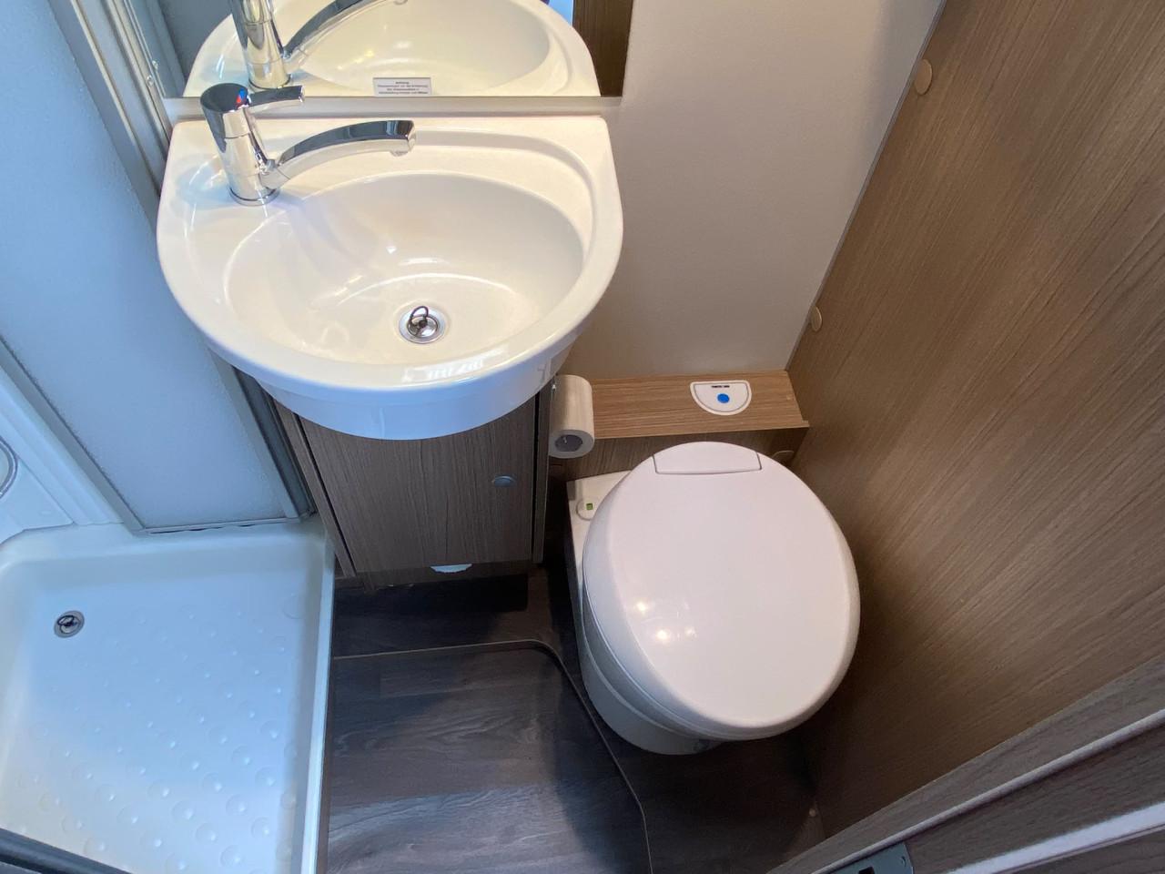 Carado | Capron A361 | 6 persoons half-integraal camper