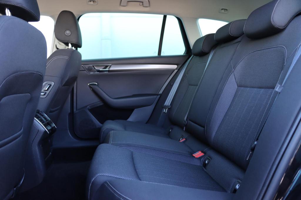 Skoda Superb combi 1.4 ehybrid style 218pk dsg6 | soh 93,1% | memory | stoe