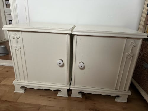 2 nachtkastjes