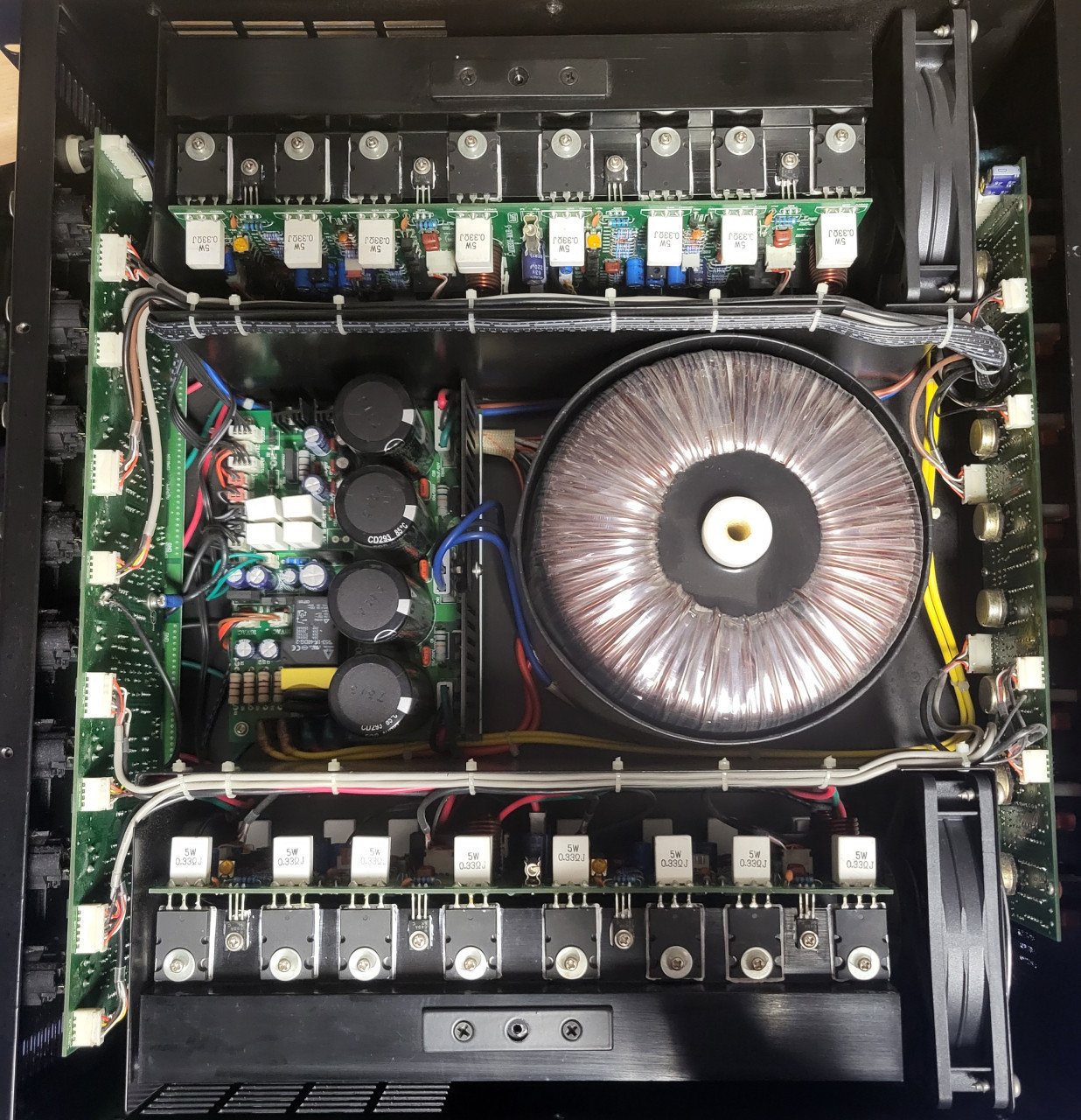 8 kanaals versterker T&M Systems