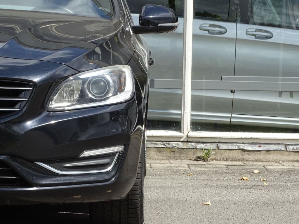 Volvo V60 2.4 d6 awd plug-in hybrid summum | xenon | leder | memory | pdc