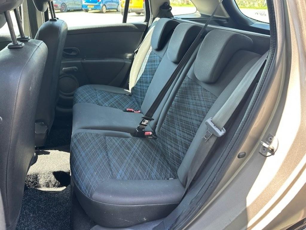 Renault Clio estate 1.2 - 16v expression