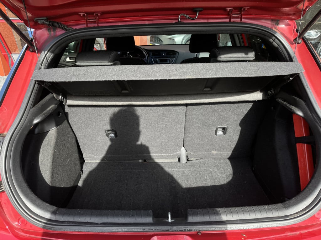Hyundai I 20 1.2 hp i-motion premium | stuur/stoelverw. | radio | airco