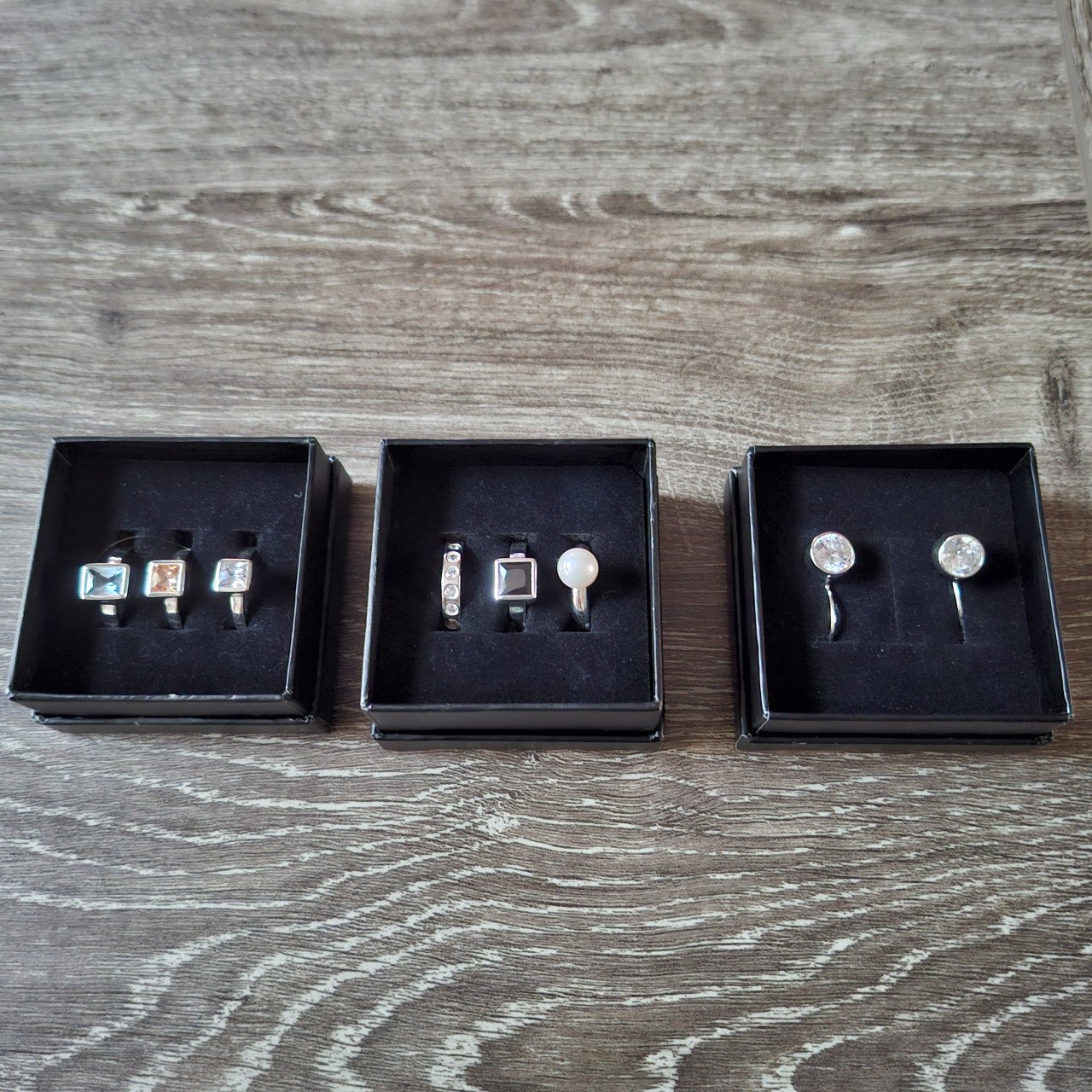 Zilveren ringen en oorbellen