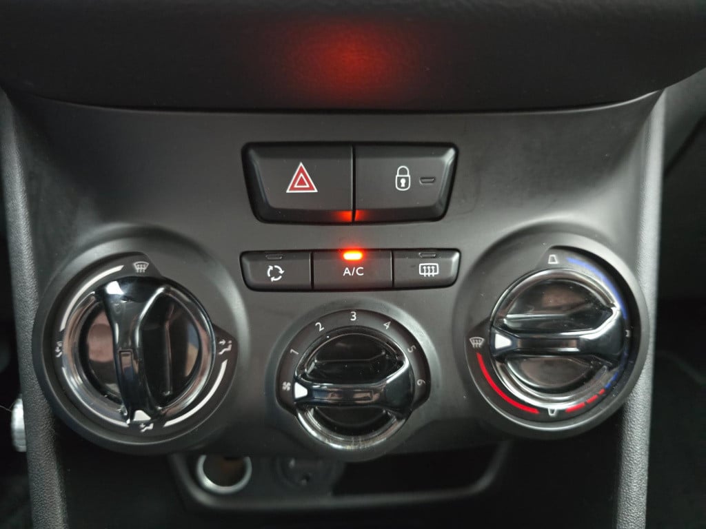 Peugeot 208 occasion met cruisecontrol en veel ruimte ook achterin | tweede