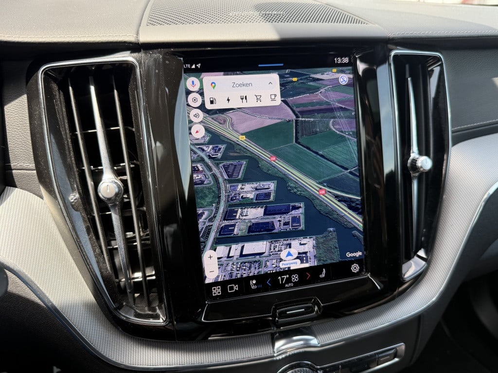 Volvo XC60 t6 340pk recharge r-design| adap.cruise| luchtvering| panodak| 2