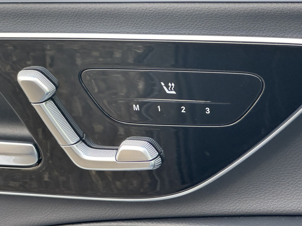 Mercedes-Benz E-Klasse 300 e amg line l panoramadak l 360 camera l head-up 