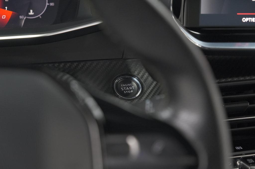 Peugeot 2008 puretech 130 gt-line | camera | adaptieve cruise control | all