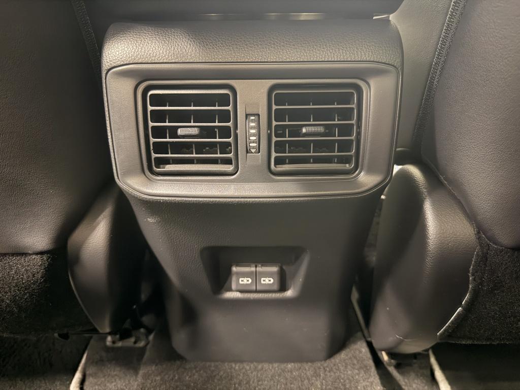 Toyota Rav4 2.5 hybrid awd bi-tone| jbl| achtr.camera| adapt.cruise