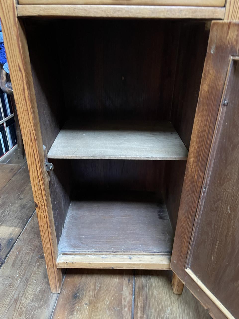 OUD Grenen nachtkastje