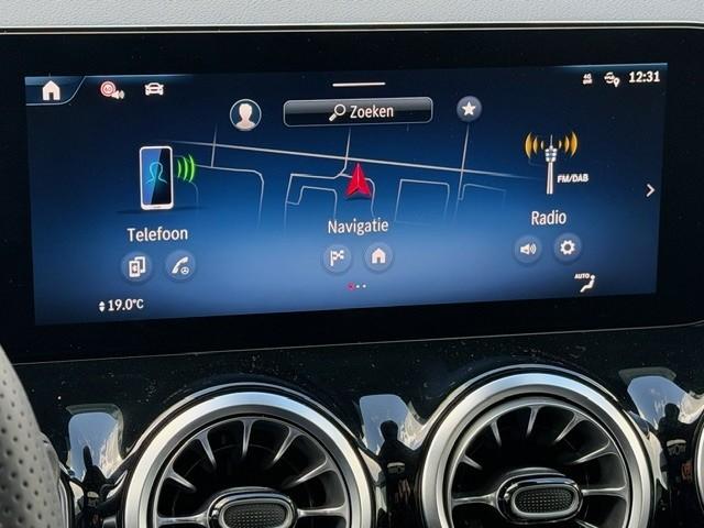 Mercedes-Benz Gla-klasse 200 business solution amg l panoramadak l mbux l m