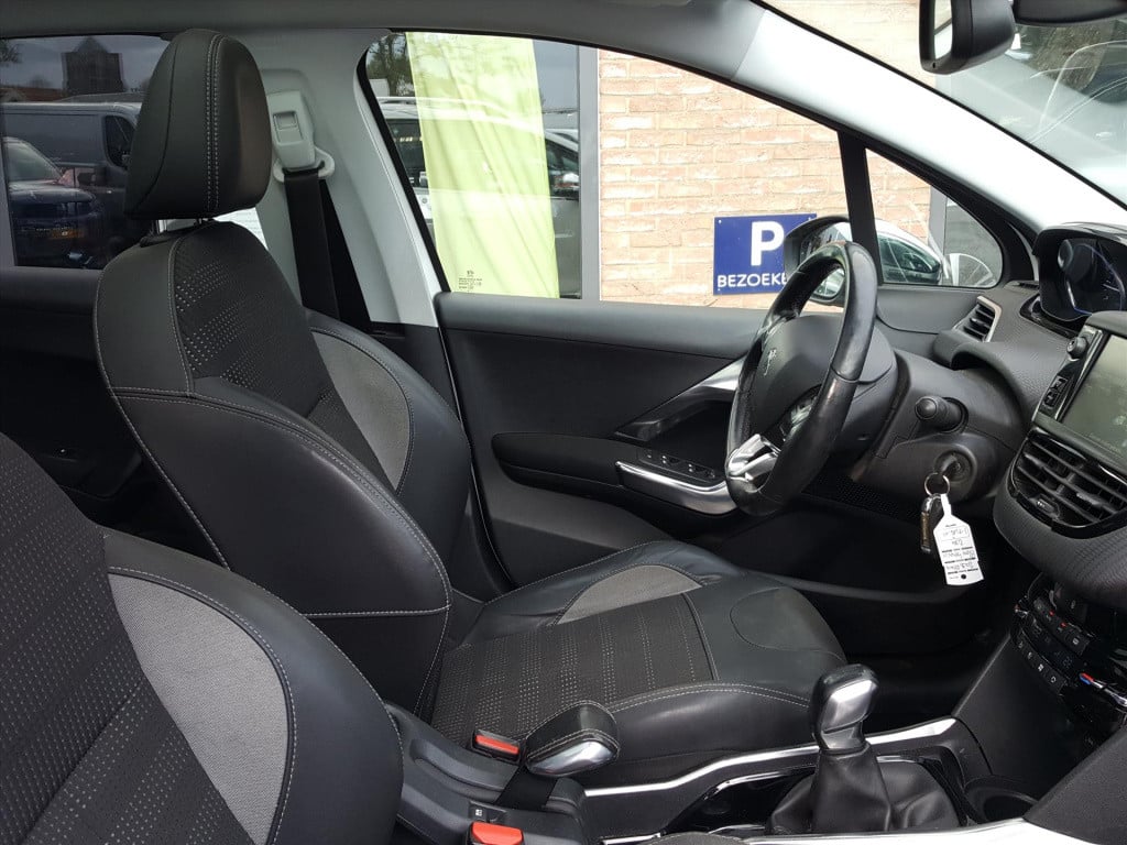 Peugeot 2008 1.6 vti 120pk allure navigatie | trekhaak | cruise & climate c