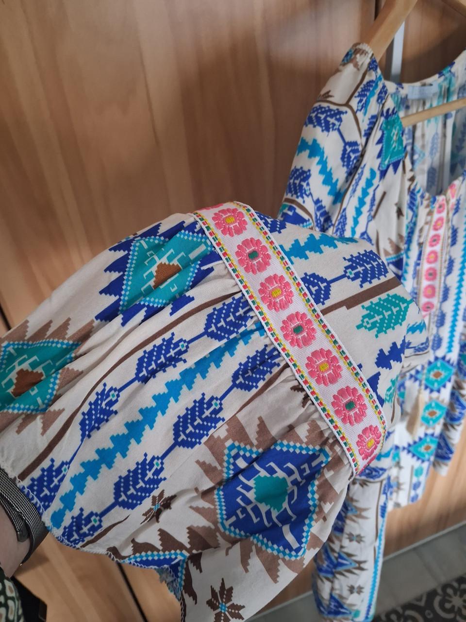 Bloesje maat M of L 100 % viscose