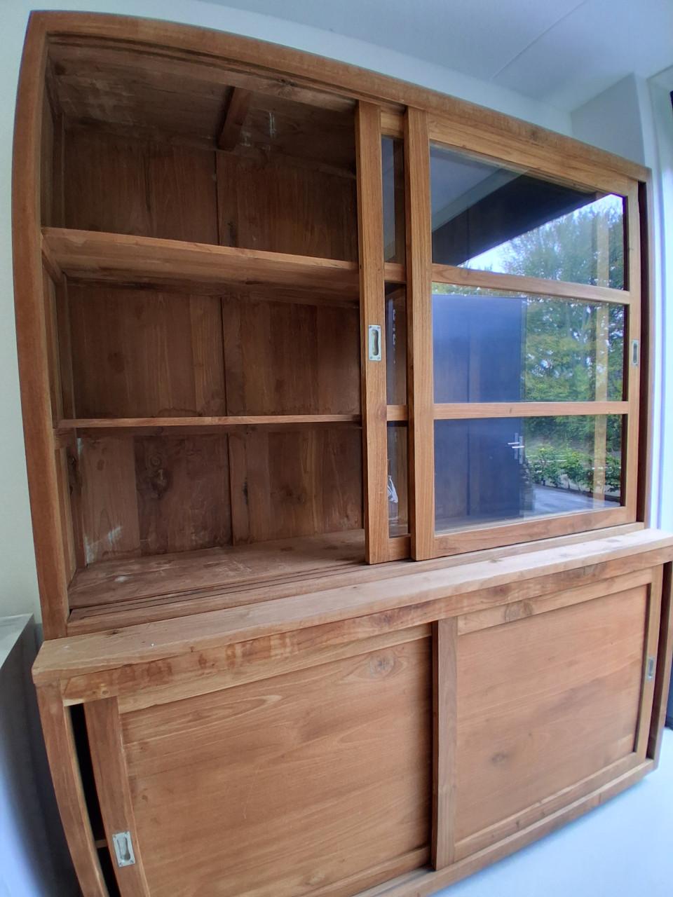 Teakhouten buffetkast