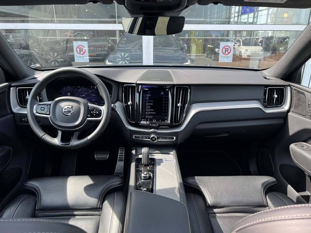 Volvo XC60 t6 340pk recharge r-design| luchtvering| panodak| adap.cruise| 3