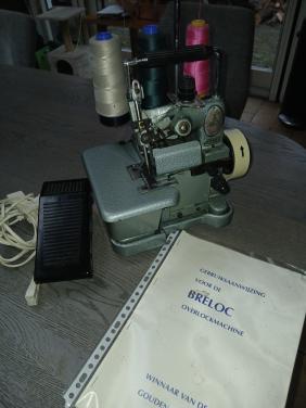 Breloc overlock machine