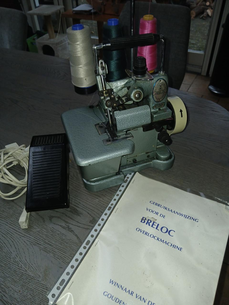 Breloc overlock machine