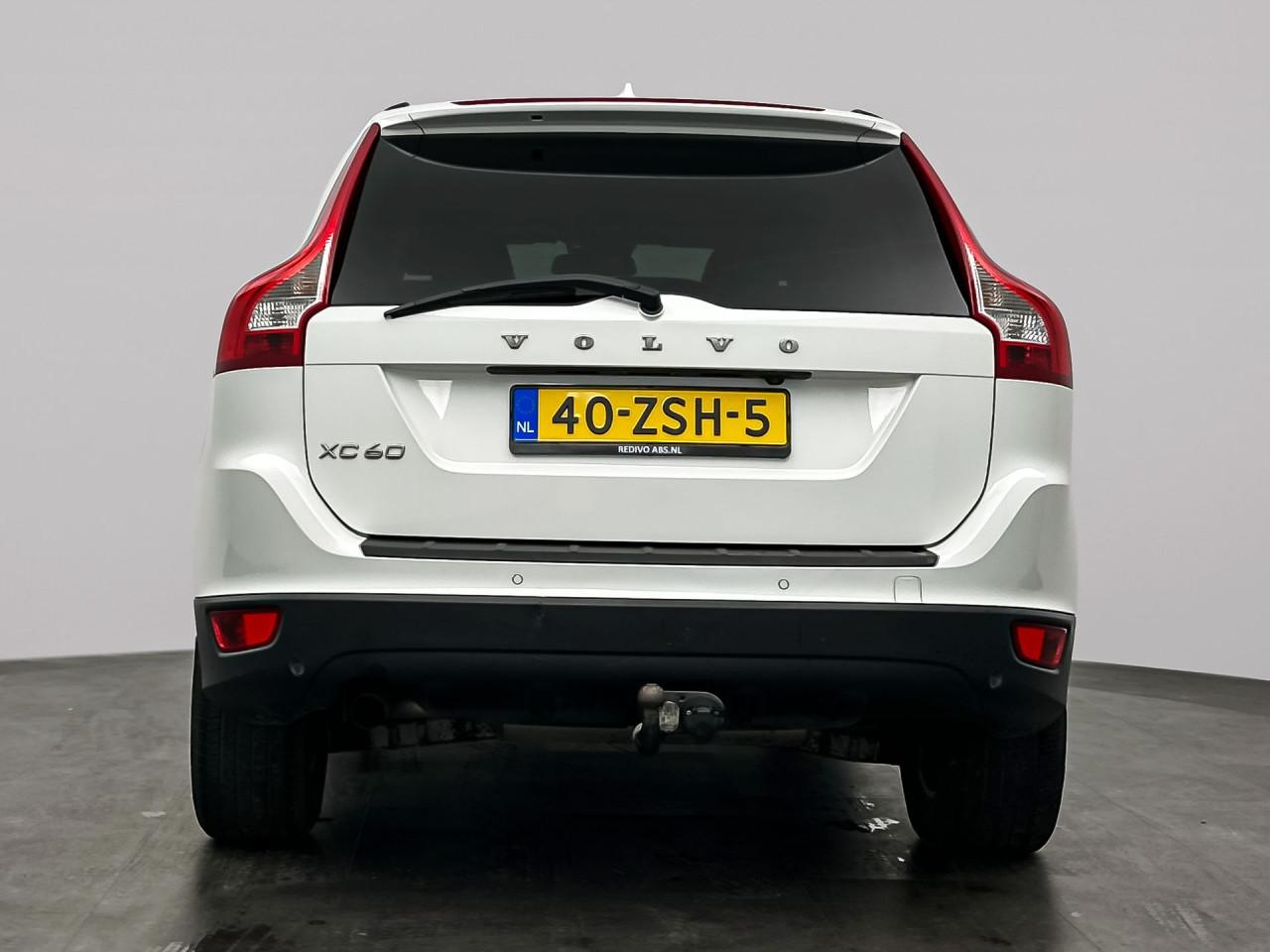 Volvo XC60 - 2.0 D3 FWD Kinetic | Camera | Leder | Navi | Trekhaak