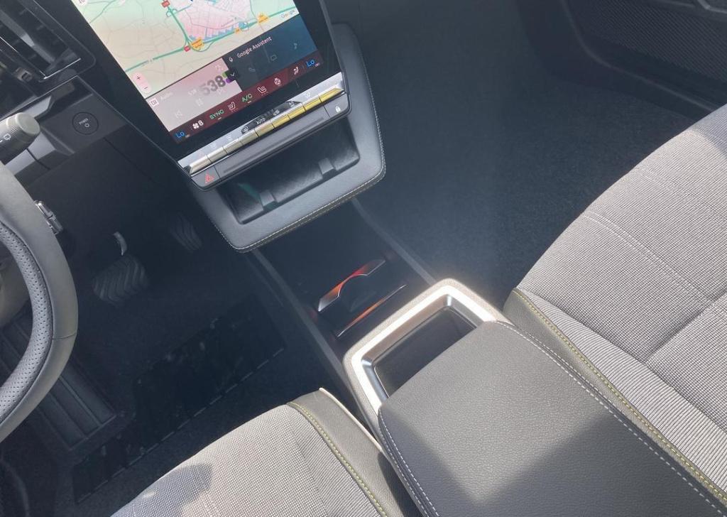 Renault Megane E-tech comfort range techno 60 kwh - demo / pack winter tech