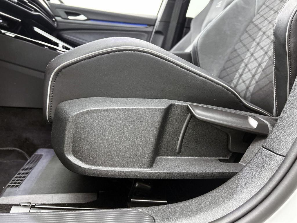 Volkswagen Golf 1.5 etsi r-line business | automaat | panoramadak | navigat