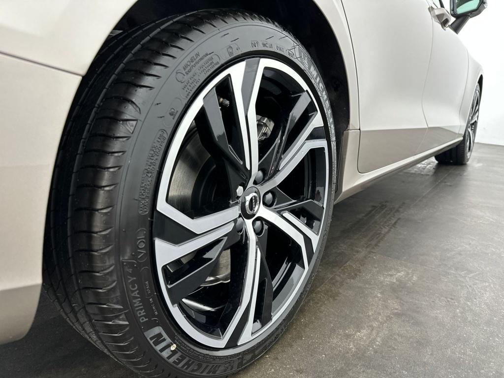 Volvo V60 t6 awd gt plus dark 19"