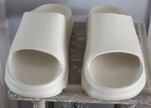 Nieuwe beige slippers maat 39