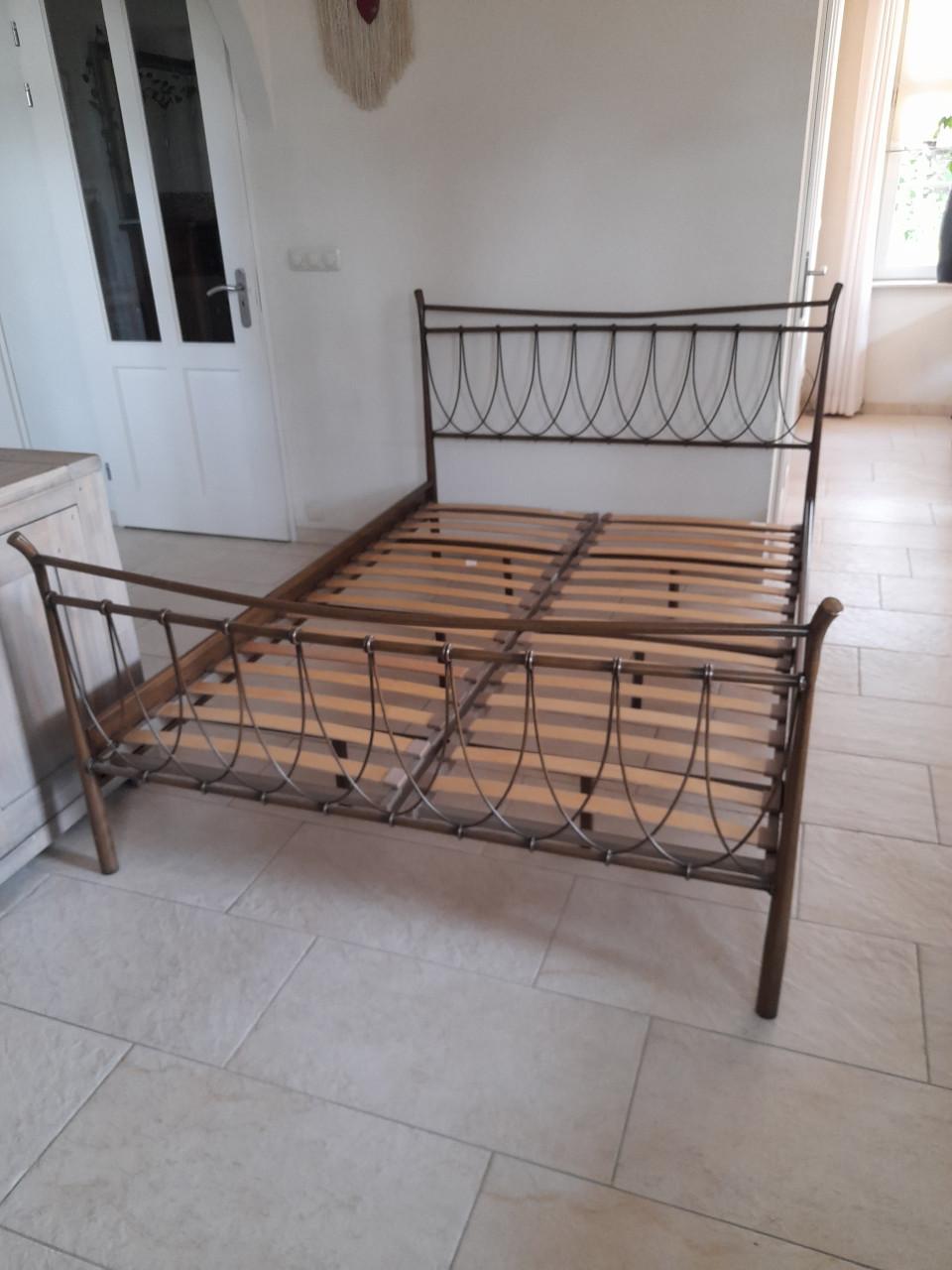 2 persoons bed 140 x 200 ( in goede nette staat )