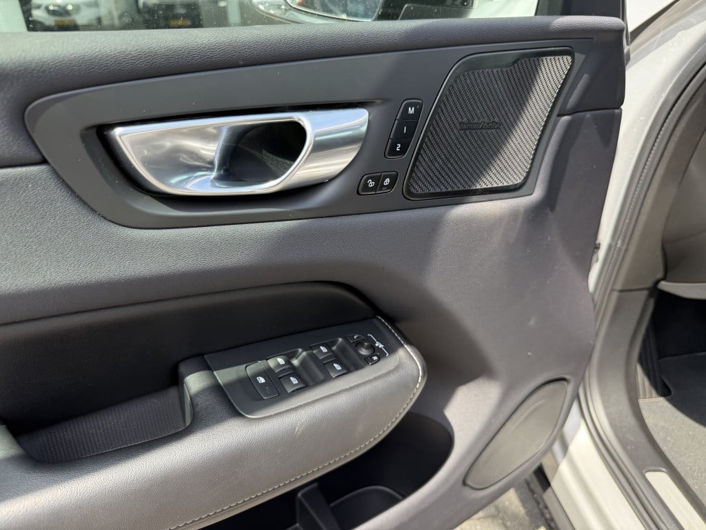 Volvo XC60 t6 340pk recharge r-design| adap.cruise| luchtvering| panodak| 2