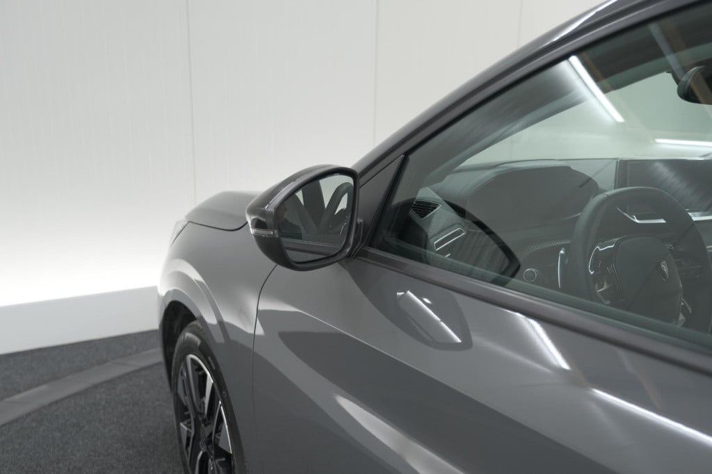 Peugeot 208 hybrid 100 e-dcs6 allure | camera | keyless entry | apple carpl