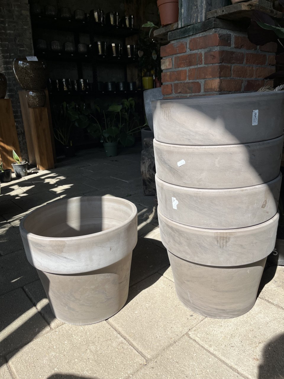 Stenen bloempot taupe incl. afwateringsgat 24,9 L