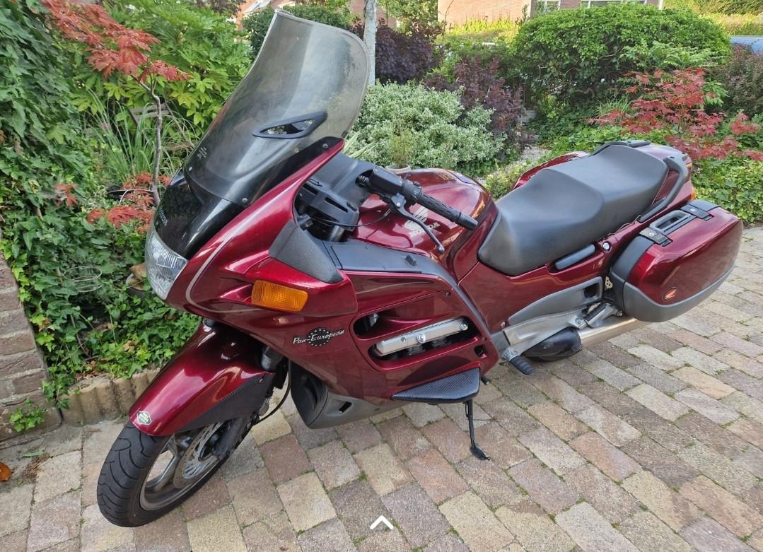 Prachtige toerbuffel Honda ST 1100