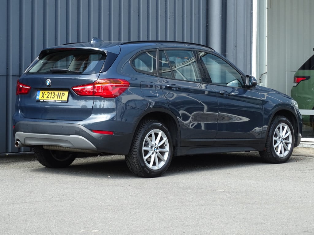 BMW X1 sdrive18i executive automaat | apple carplay | | el. koffer | 17"