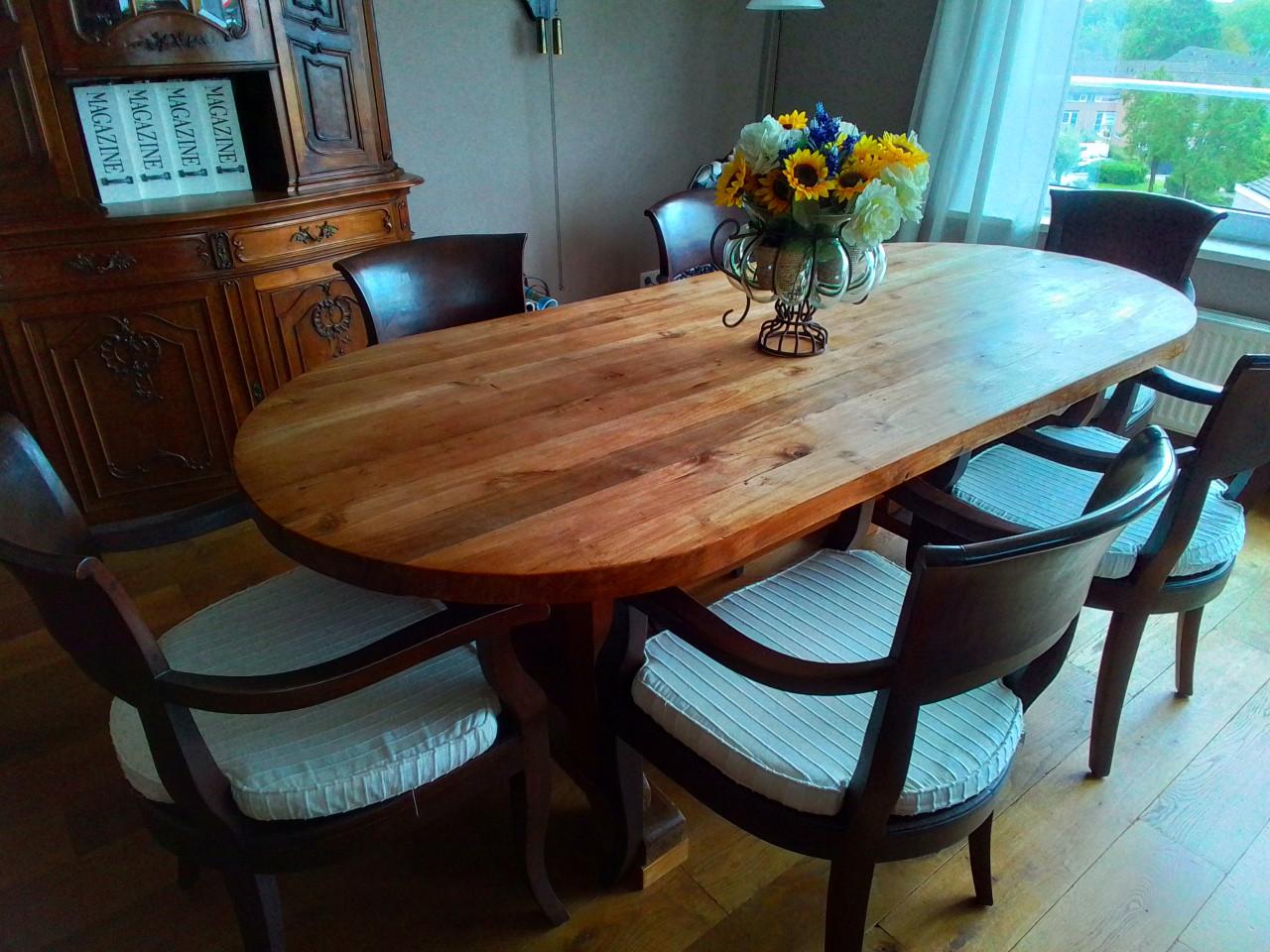 Tafels /Tafel met stoelen