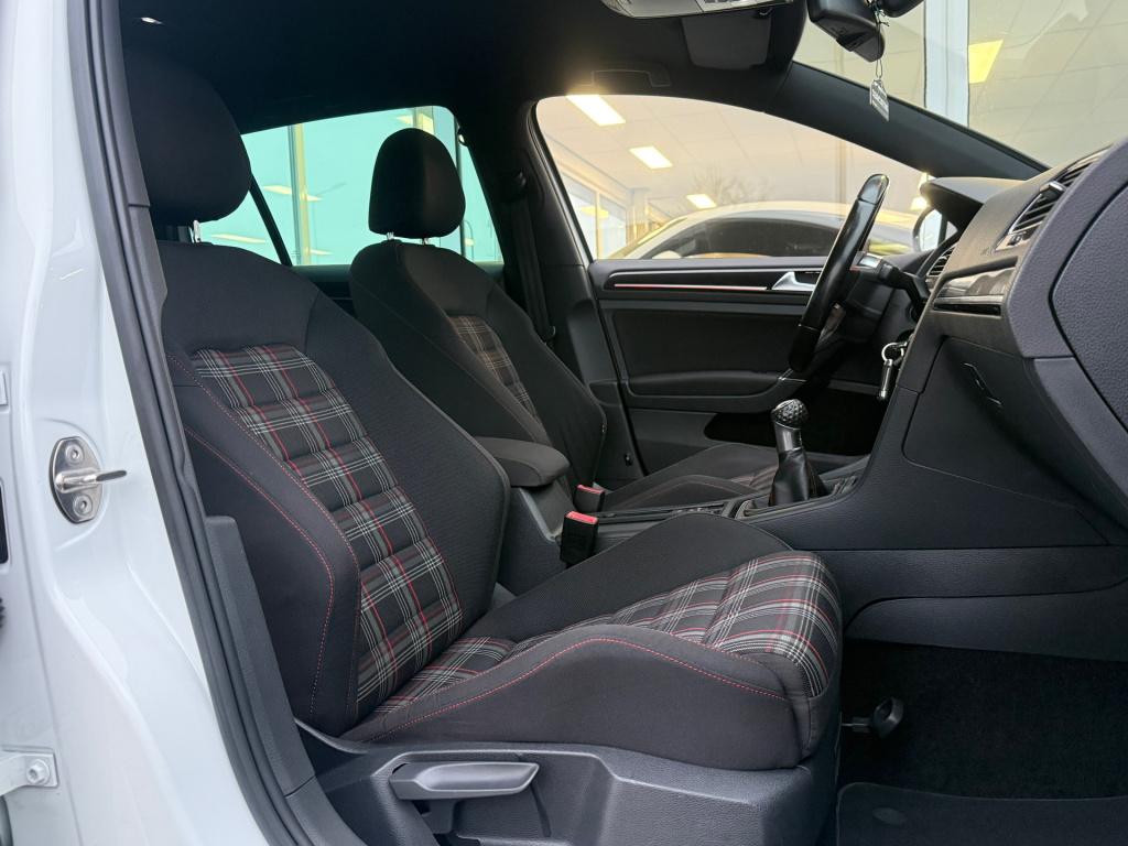 Volkswagen Golf 2.0 tsi gti performance