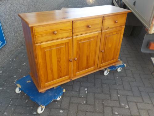 Massief grenen eenvoudig dressoir in goede staat