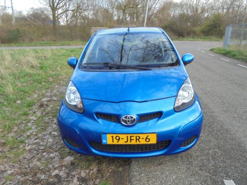 Aygo 1.0-12V Dynamic blue met slechts 125.098 Kilometer met N.A.P