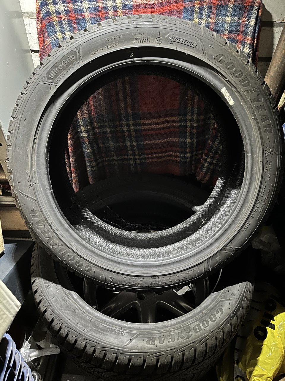 Winterbanden 225/45-18 GoodYear
