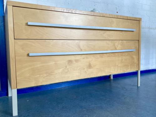 Moderne blank houten ladekast