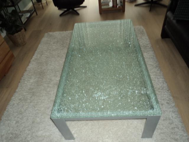 Te koop mooie crash glazen eettafel +salontafel met metalen poten grijs