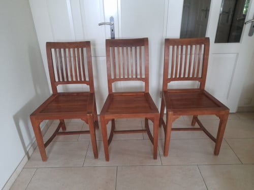 3 Teak houten stoelen ( in goede staat )