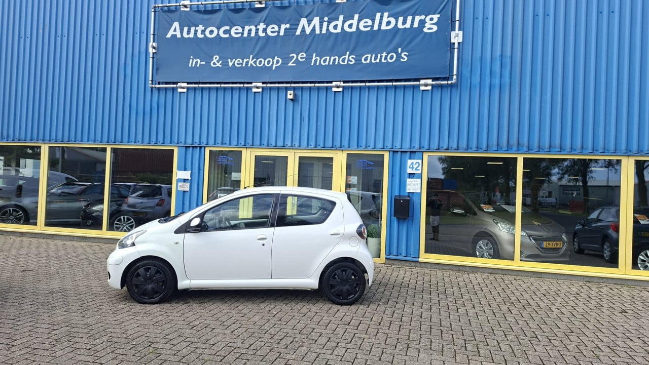 Toyota AYGO 1.0 12v Comfort Navigator 5drs bj:2011 airco-navigatie