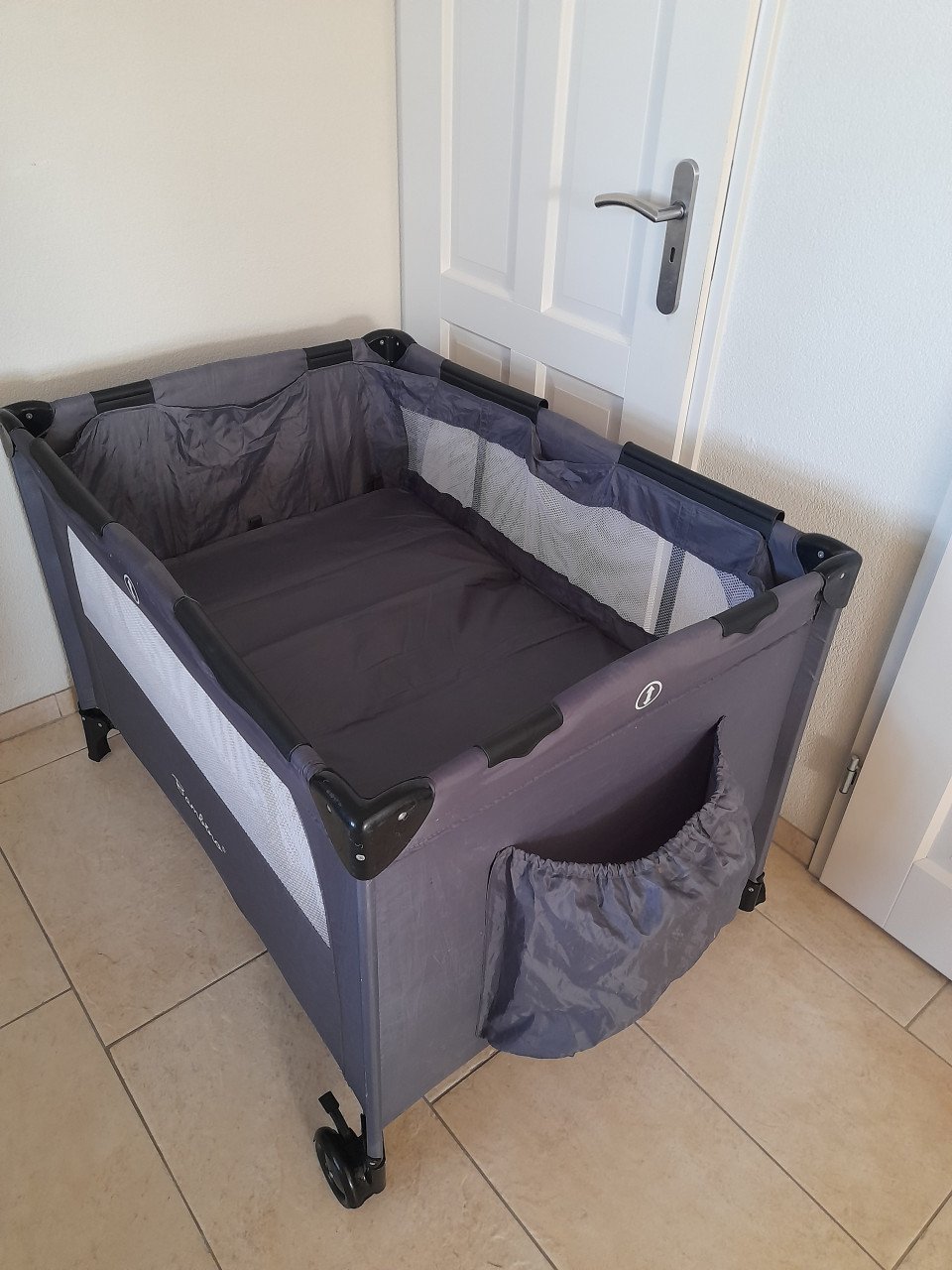 Bambino camping bedje met verhoger (in goede nette staat )