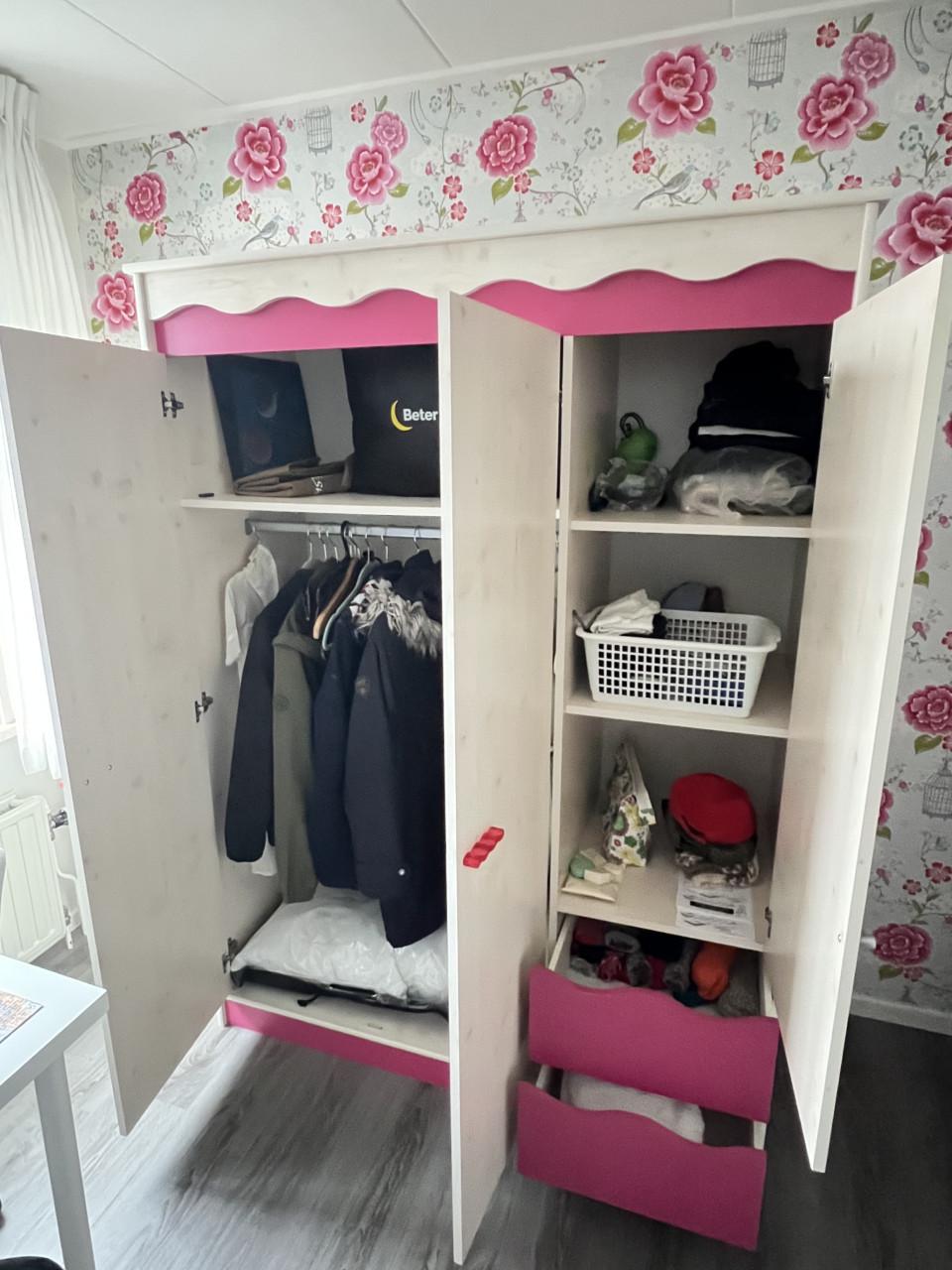 Kinder Bureau + stoel + kast