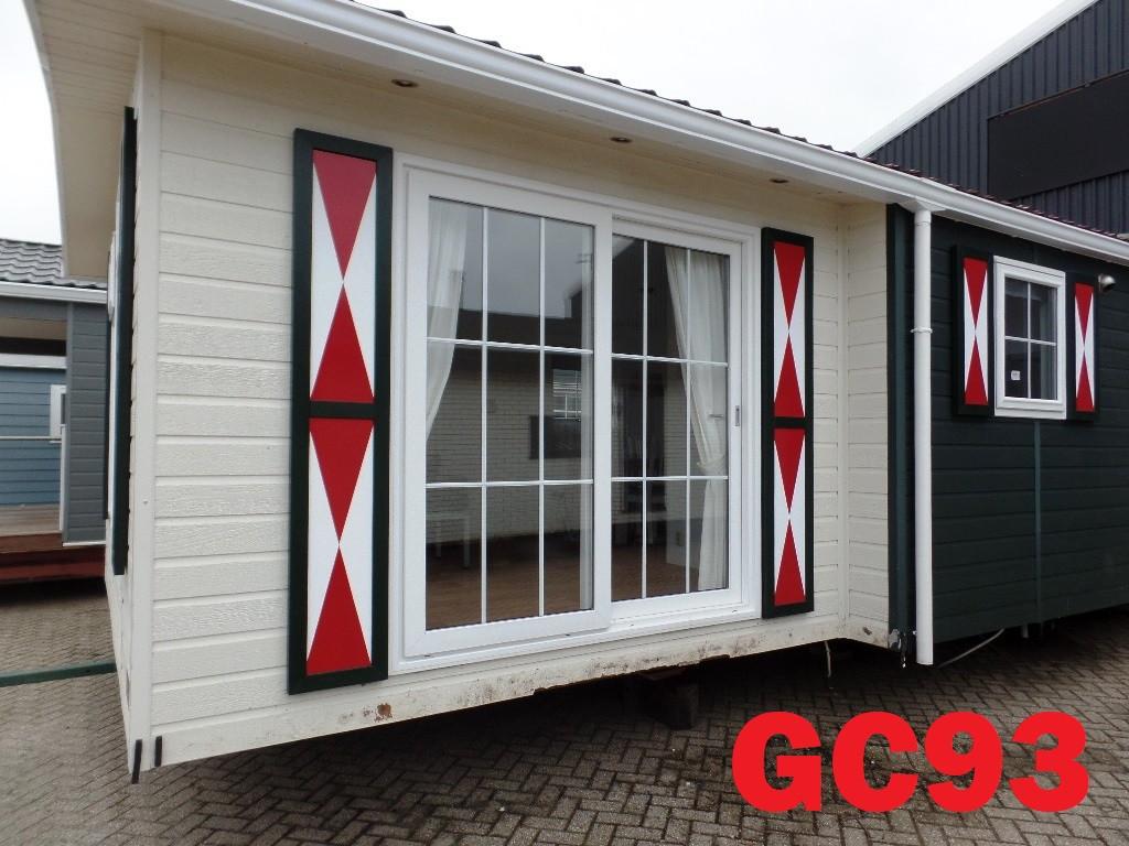Keurig MAAT chalet met 2 slk, dubbel glas en centrale verwarming te koop